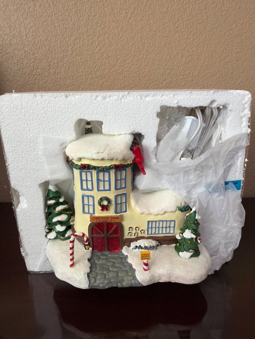 Hawthorne Village Rudolph Collection Christmas Town Cobbler NEW Vintage - Picture 11 of 17